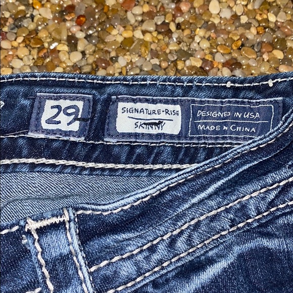 Miss Me Signature Skinny - Picture 6 of 9